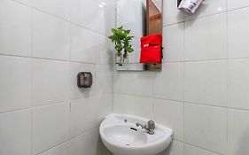 Reddoorz Plus Near Trisakti University